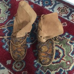 House of Harlow moccasins size 38 fits like a 7 1/2 to 8.